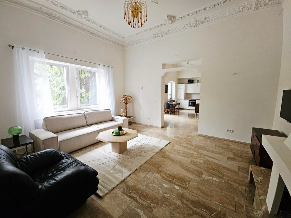 Breathtaking fully furnished apartment in 1st class location